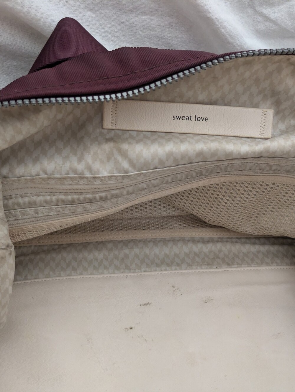 Lululemon Gym to Win Duffle Bag Burgundy Rare - Picture 13 of 13